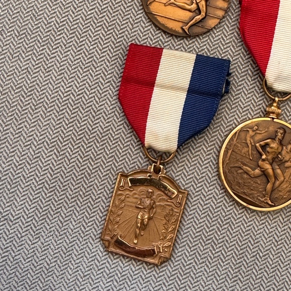 Vintage Lot of 8 Track and Field Running Runner Medals - Picture 2 of 8